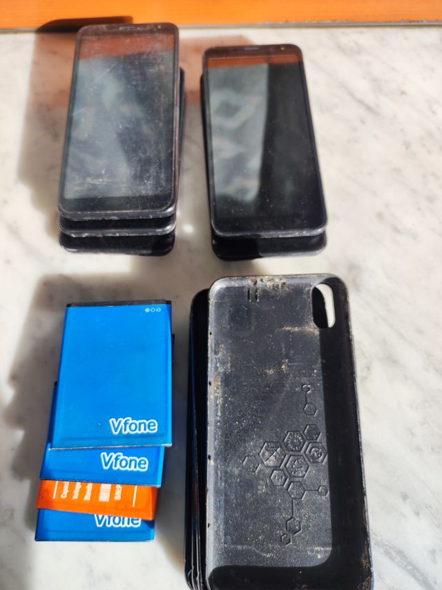 Grande Lotto 14 smartphone per ricambi