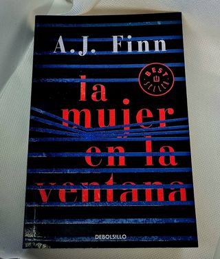 La mujer en la ventana