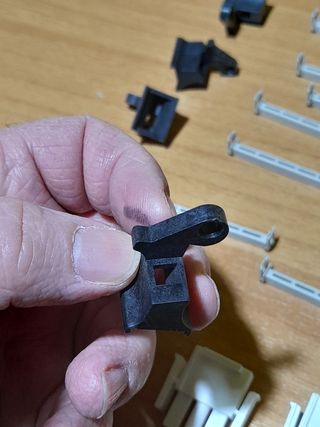 LOTTO DI 45 CONNETTORI VUOTI NUOVI