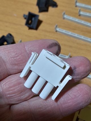 LOTTO DI 45 CONNETTORI VUOTI NUOVI