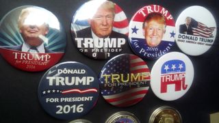 coleccion chapas y gorras Trump