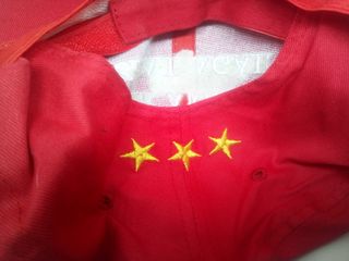 coleccion chapas y gorras Trump