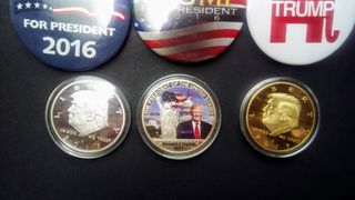 coleccion chapas y gorras Trump