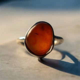 Anillo de plata con àmbar