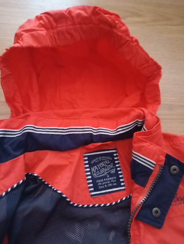 Chubasquero naranja Mayoral talla 6 años