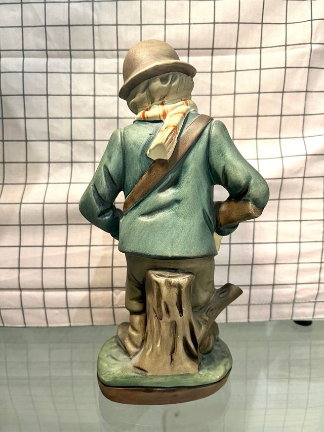 Figurita porcelana cazador