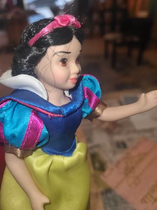 DISNEY , FIGURA BLANCANIEVES porcelana