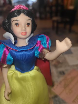 DISNEY , FIGURA BLANCANIEVES porcelana