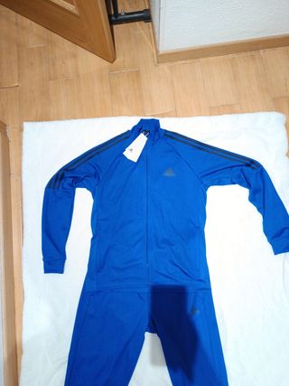 Chándal Adidas azul,sin estrenar y con e