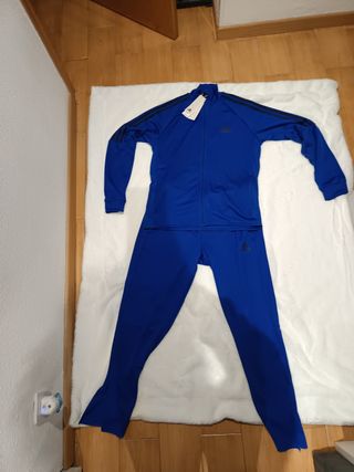 Chándal Adidas azul,sin estrenar y con e
