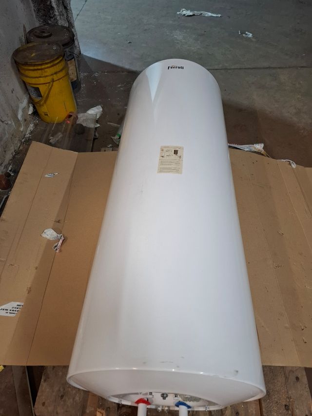 Calentador eléctrico,marca ferroli 150lt