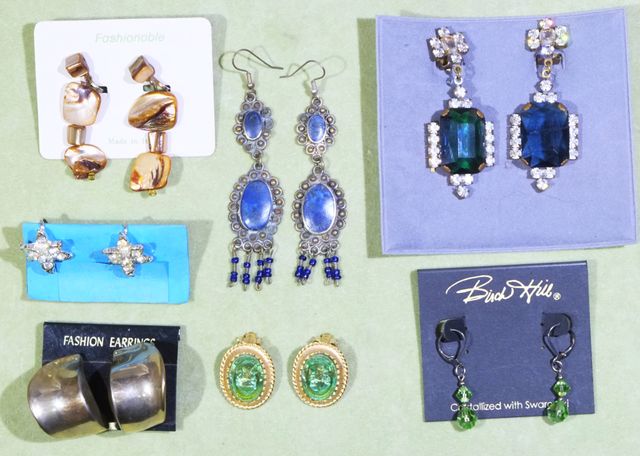 Collezione Orecchini di vari tipi a pernoe a clips