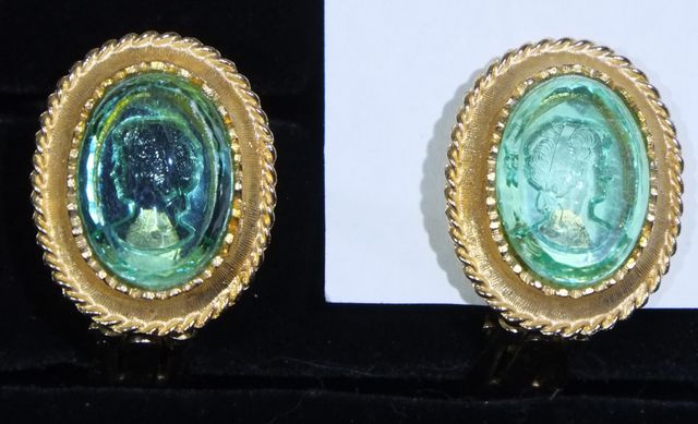 Collezione Orecchini di vari tipi a pernoe a clips