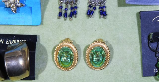 Collezione Orecchini di vari tipi a pernoe a clips