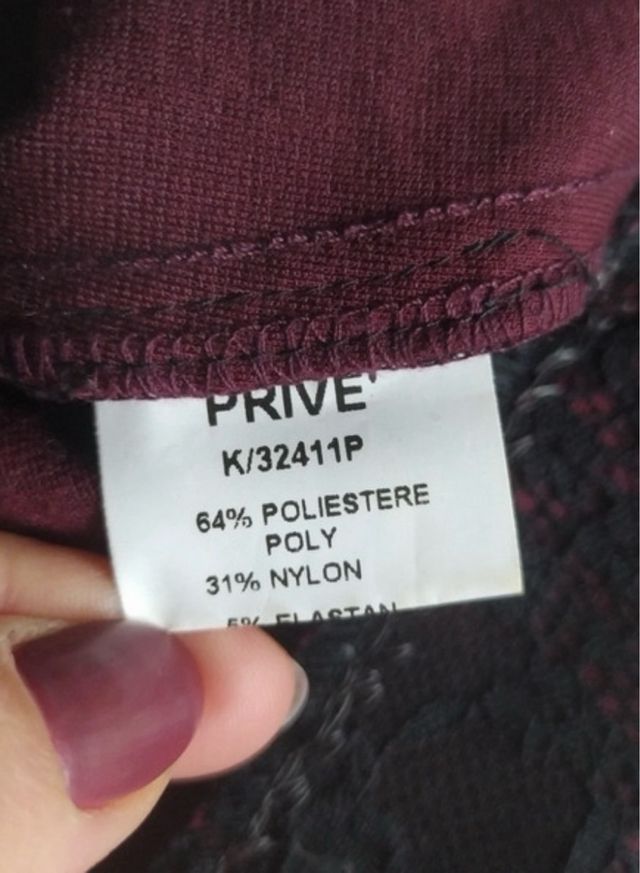 Gonna rossa con pizzo nero