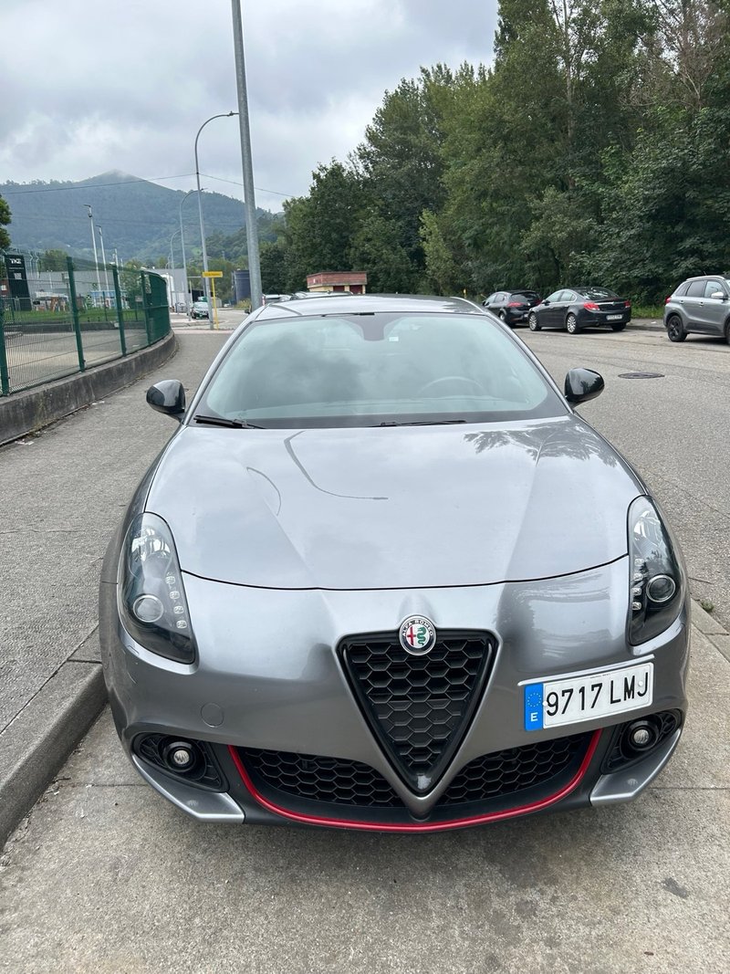 Alfa Romeo Giulietta 2021 - foto 1