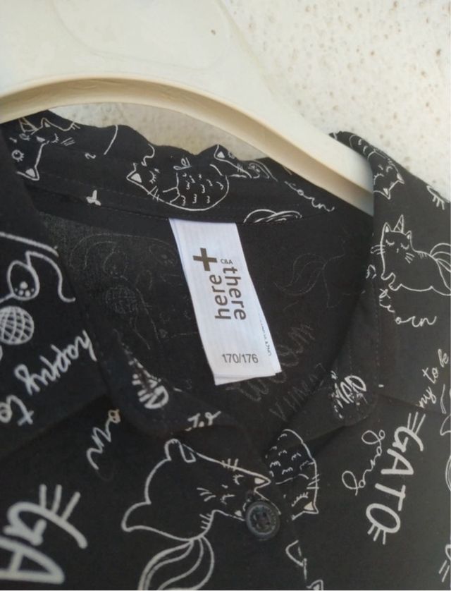 Camicia con decorazione di gatti