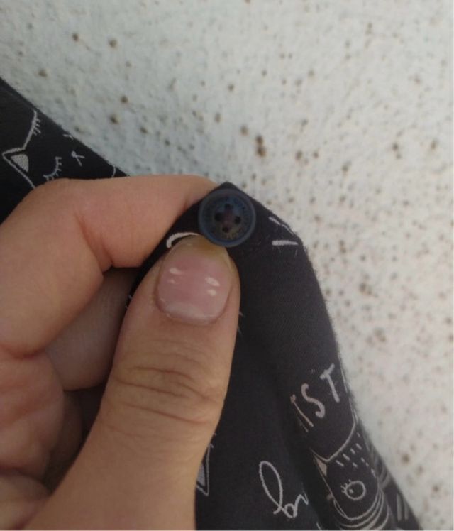 Camicia con decorazione di gatti