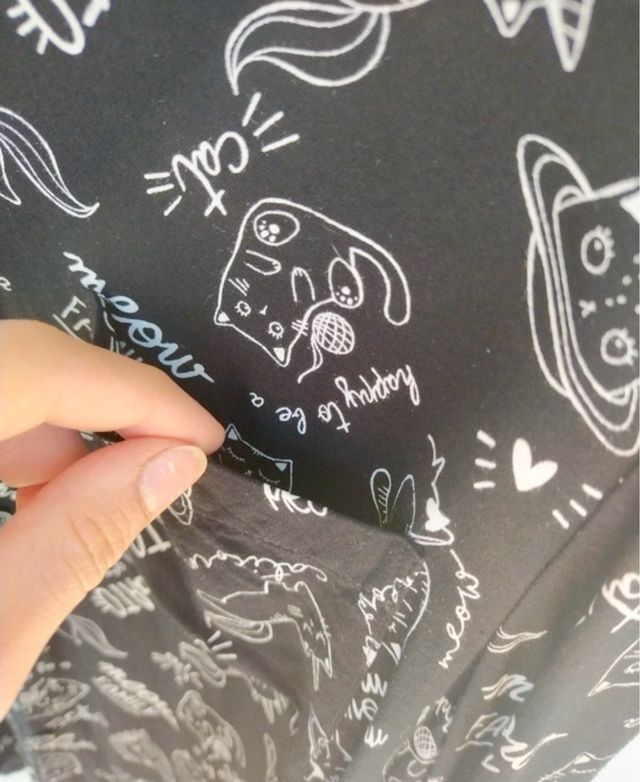 Camicia con decorazione di gatti