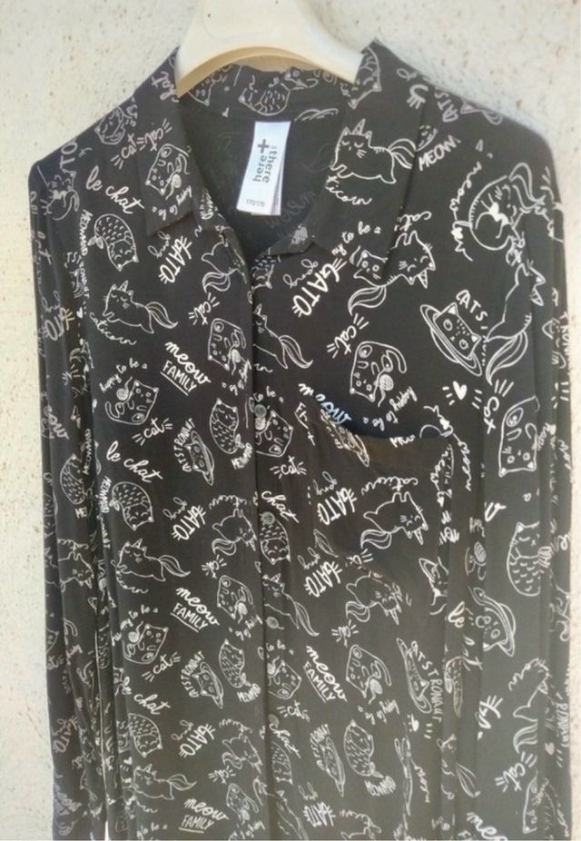 Camicia con decorazione di gatti