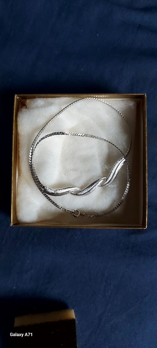 Collana girocollo vintage Avon