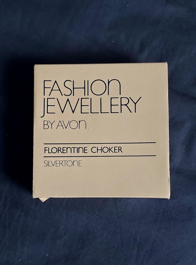 Collana girocollo vintage Avon