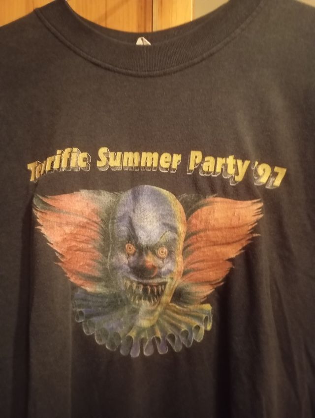 Se vende camiseta Skandalo 1997