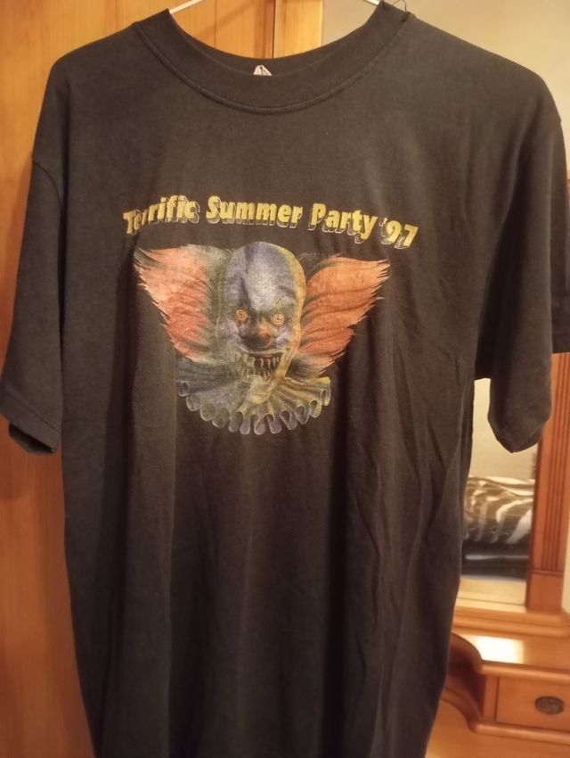 Se vende camiseta Skandalo 1997