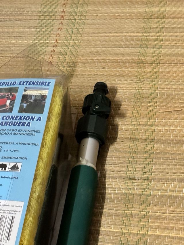 Cepillo extensible con sistema de agua