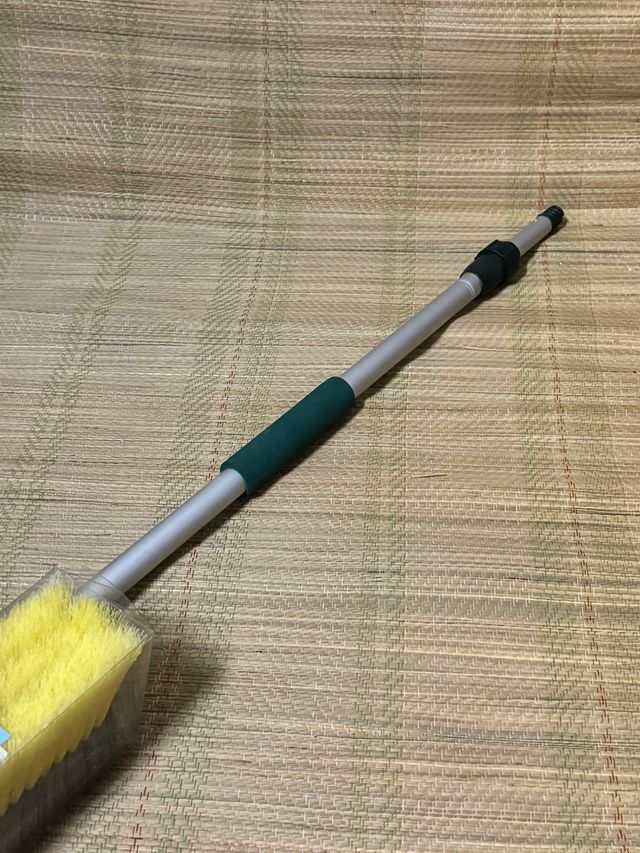 Cepillo extensible con sistema de agua