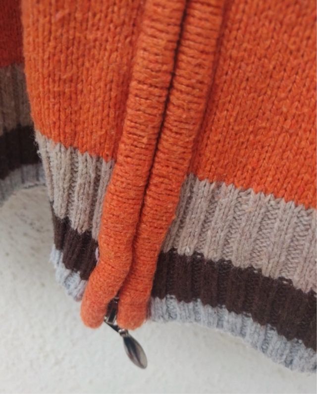 Maglione con cerniera arancione