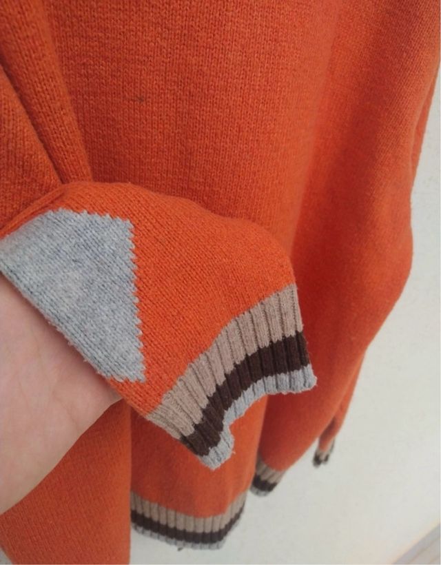 Maglione con cerniera arancione
