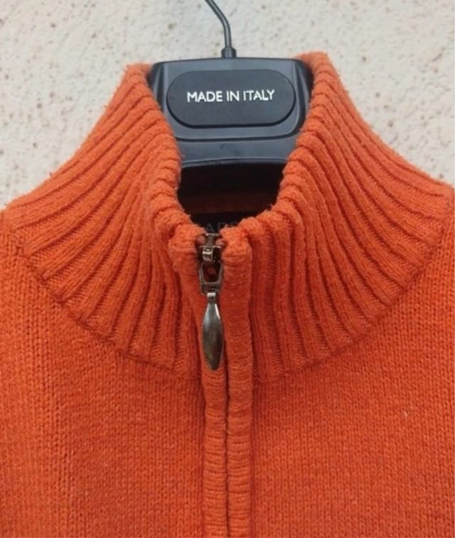Maglione con cerniera arancione