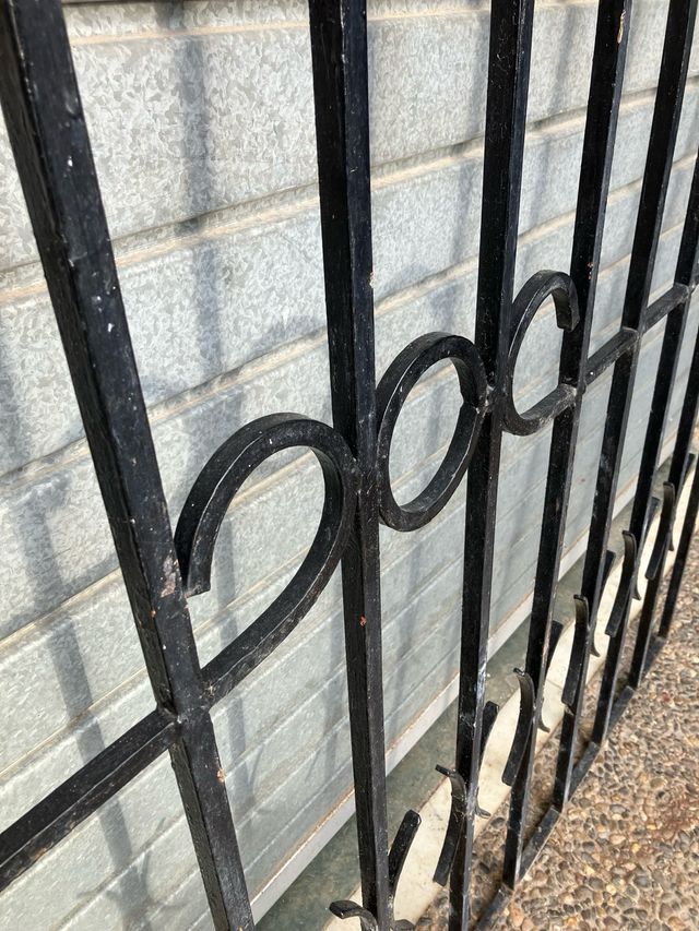 Reja de hierro macizo para ventana