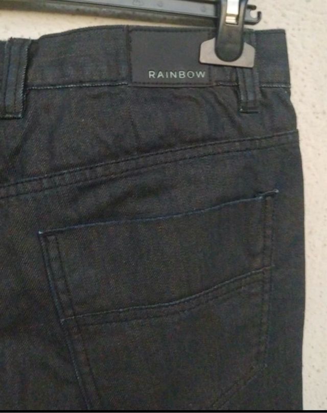 Jeans nero con bottoni