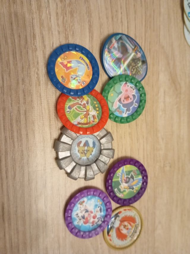 Tazos poquemon y 1 star wars