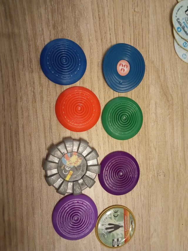 Tazos poquemon y 1 star wars