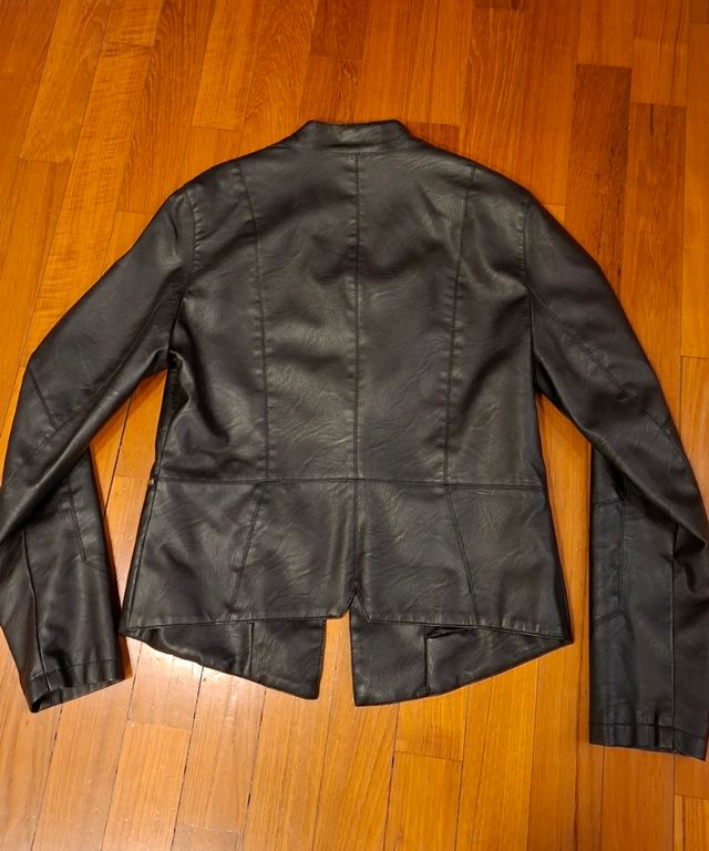 Giacchino finta pelle nero