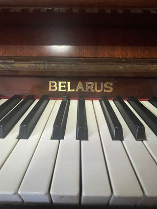Piano de pared BELARUS - PRECIO NEGOCIABLE