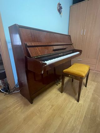 Piano de pared BELARUS - PRECIO NEGOCIABLE