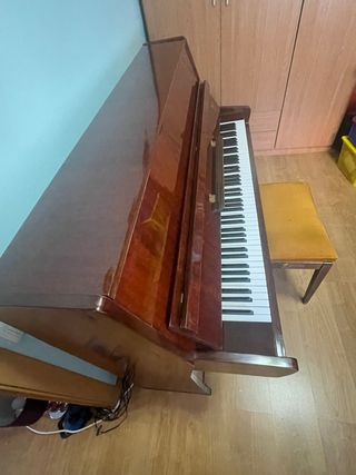 Piano de pared BELARUS - PRECIO NEGOCIABLE