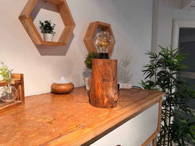 Lampada in legno artigianale