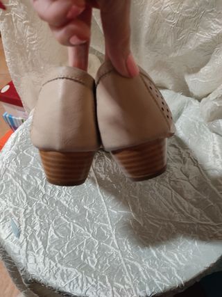 Bailarinas beige caladas talla 41