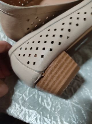 Bailarinas beige caladas talla 41
