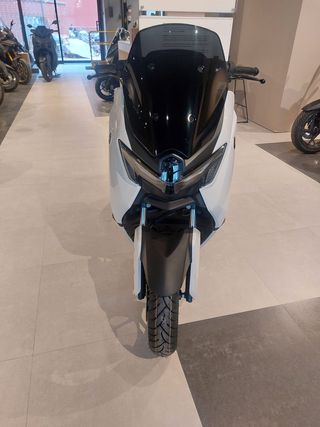 NUEVA YAMAHA N-MAX 2025