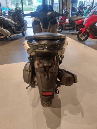 NUEVA YAMAHA N-MAX 2025