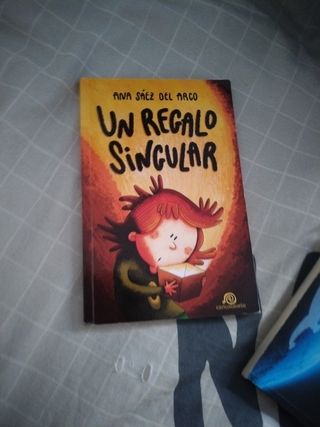Un regalo singular: [ Libro Infantil / Juvenil - Novela Aventuras / Futurista / Ciencia Ficción ] - A partir de 8 años (Saga "Un regalo singular") (Spanish Edition)