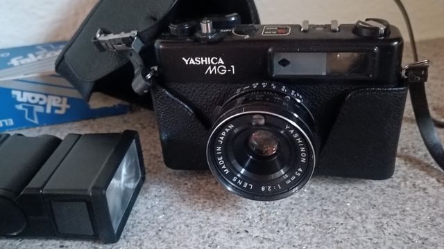 Cámara y flash externo vintage