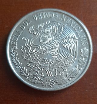 Moneda antigua de plata de 100 pesos