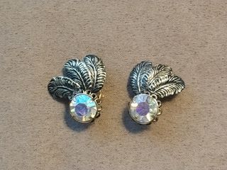 Pendientes antiguos hojas